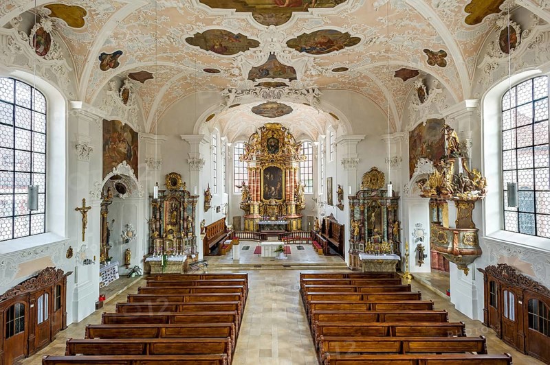 Baroque nave with high altar