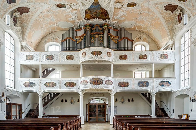 Baroque nave with organ gallery