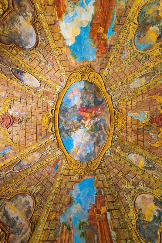 Golden ceiling fresco in the entrance hall