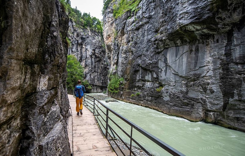 Young man hiking in the Aare gorge in the Haslital