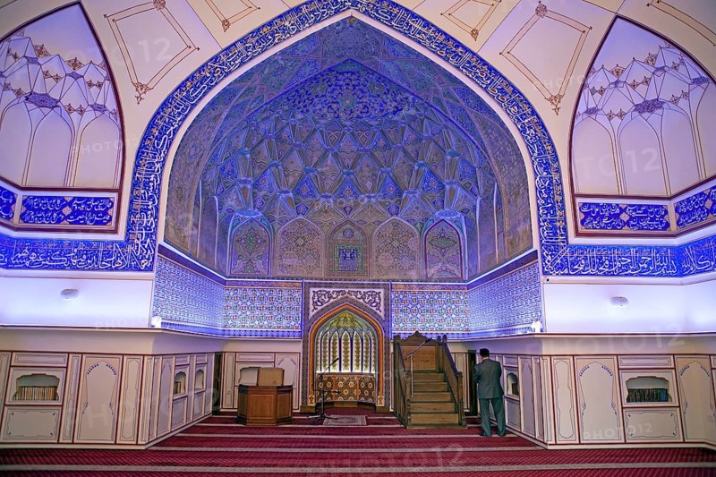 Interior view Bolo Hovuz Mosque