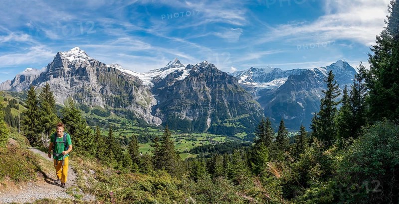 Hikers on the hiking trail to Bachalpsee