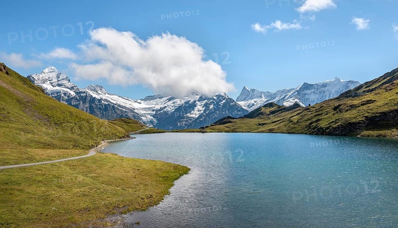 Bachalpsee with summits of the Schreckhorn and Finsteraarhorn