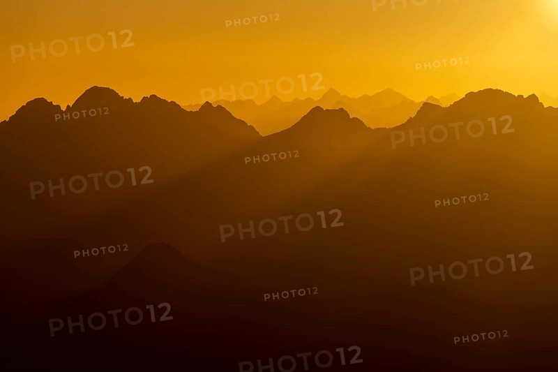 Staggered mountain ranges
