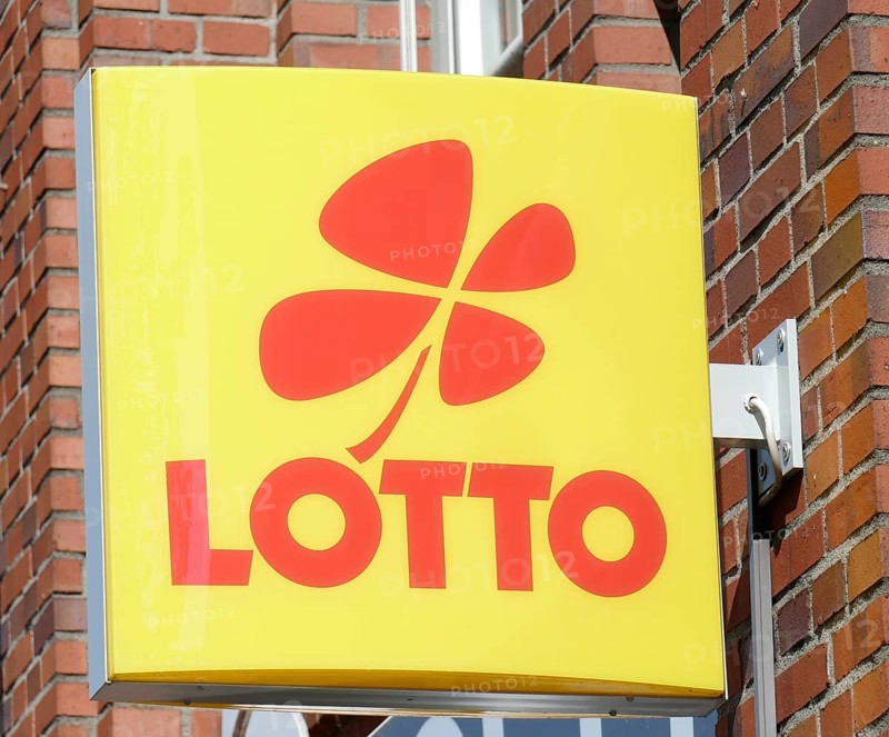 Sign with logo Lotto