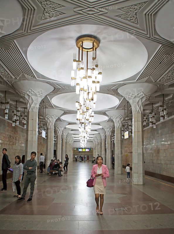 Mustakillik Maydoni Metro Station