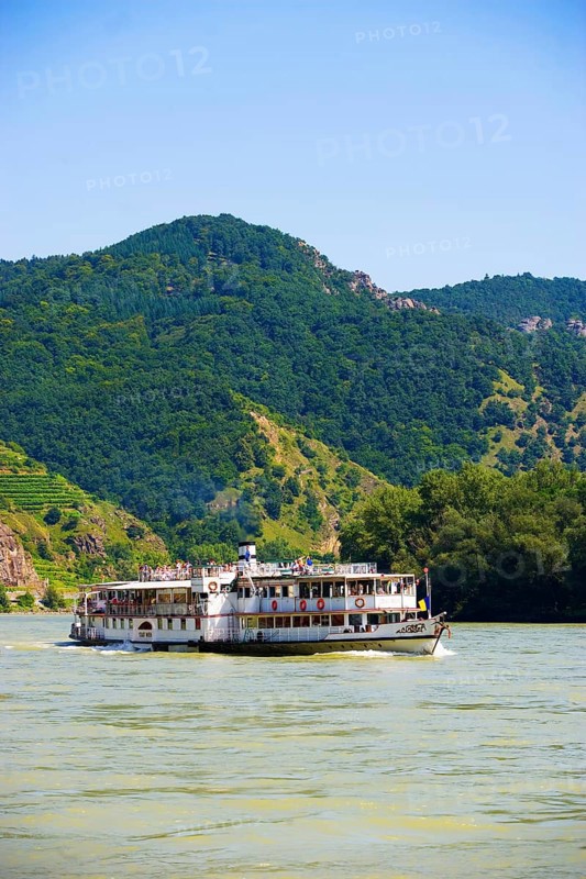 Excursion boat on the Danube in the Wachau