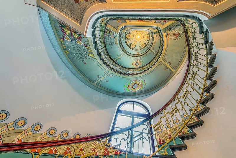 Curved staircase