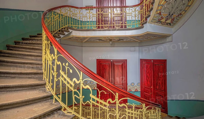 Curved staircase