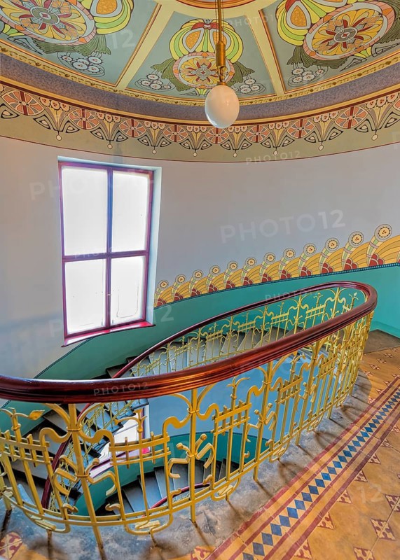 Curved staircase