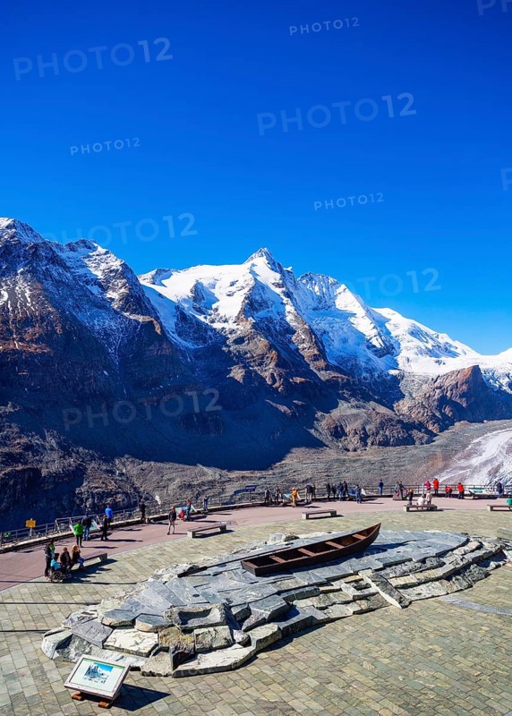 Emperor Franz Josef Hoehe with Pasterze and Grossglockner