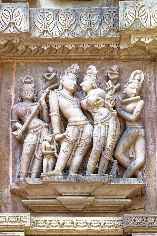 Sculptures on the walls of Lakshmana Temple