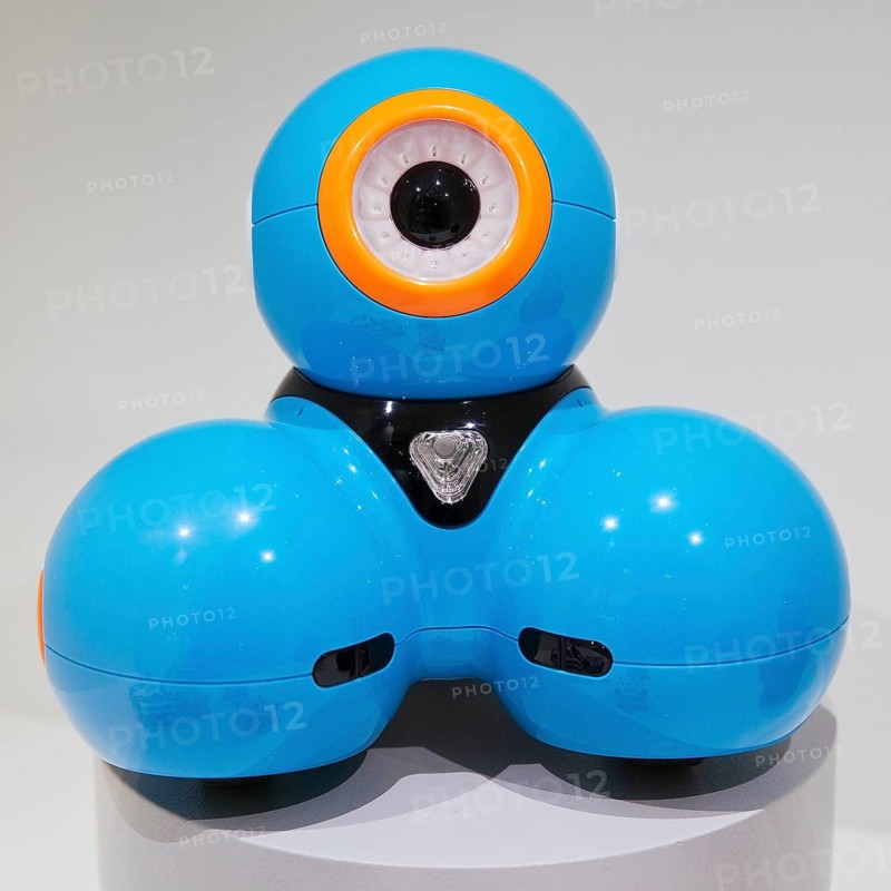 Dash learning robot and game robot