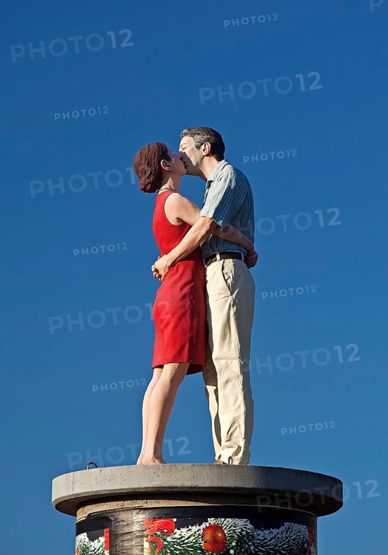 Sculpture Pillar saints couple II on an advertising pillar