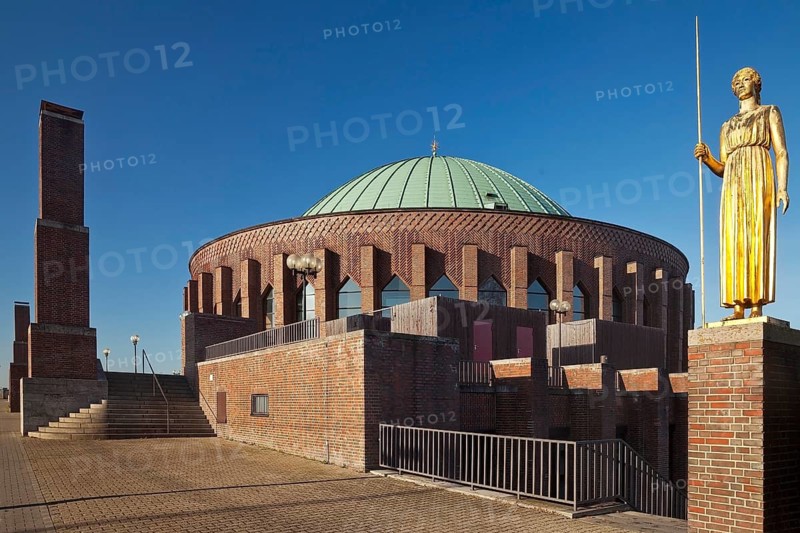Tonhalle with the bronze sculpture Pallas Athene