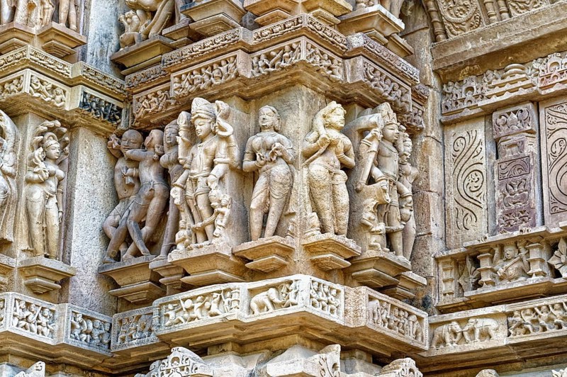 Sculptures on the walls of Lakshmana Temple