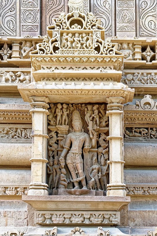 Sculptures on the walls of Lakshmana Temple