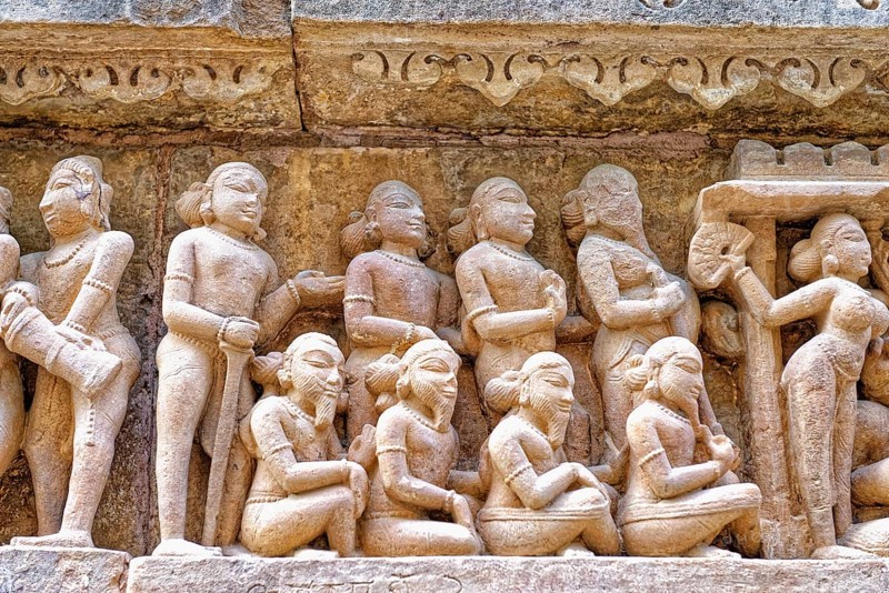 Sculptures on the walls of Lakshmana Temple