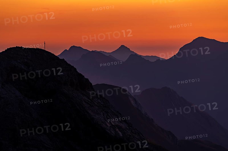 Staggered mountain ranges