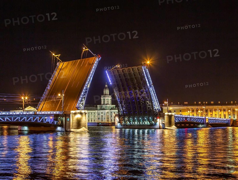 Opened Palace bridge over the river Neva at night