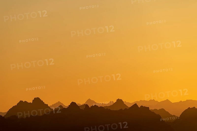 Staggered mountain ranges