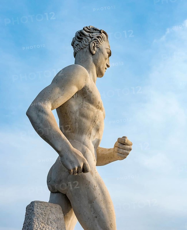 Athlete statue at Stadio dei Marmi