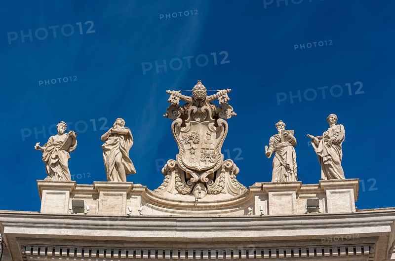 Alexander VII Coat of Arms and statues of saints Mark the Evangelist