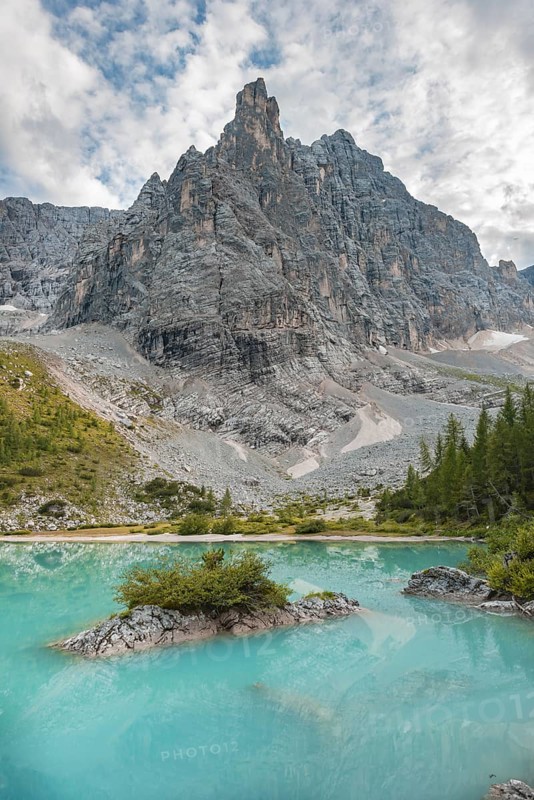 Turquoise-green Sorapis Lake