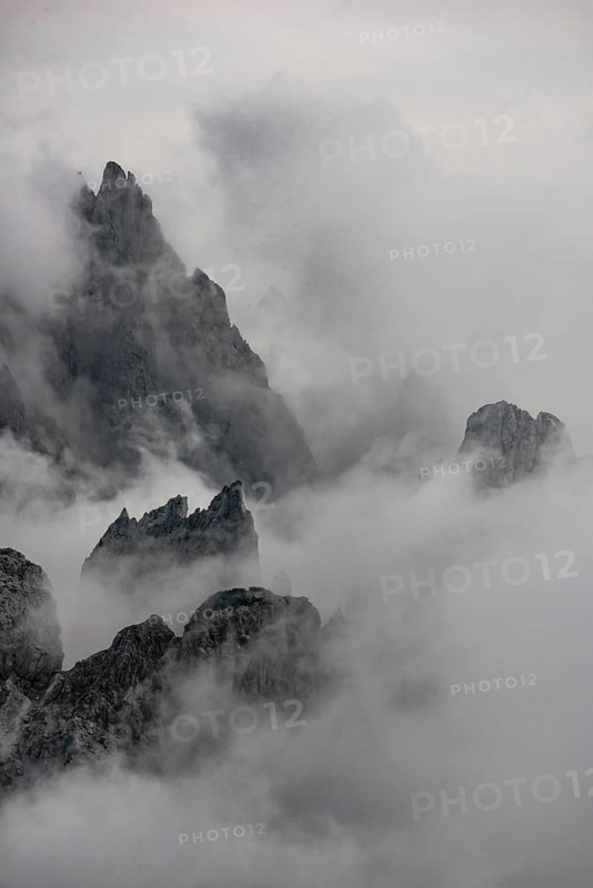 Fissured rock needles