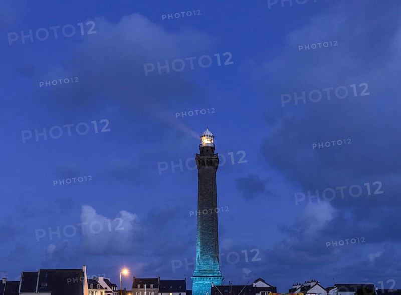 Phare d'Eckmuehl with beacon at dusk