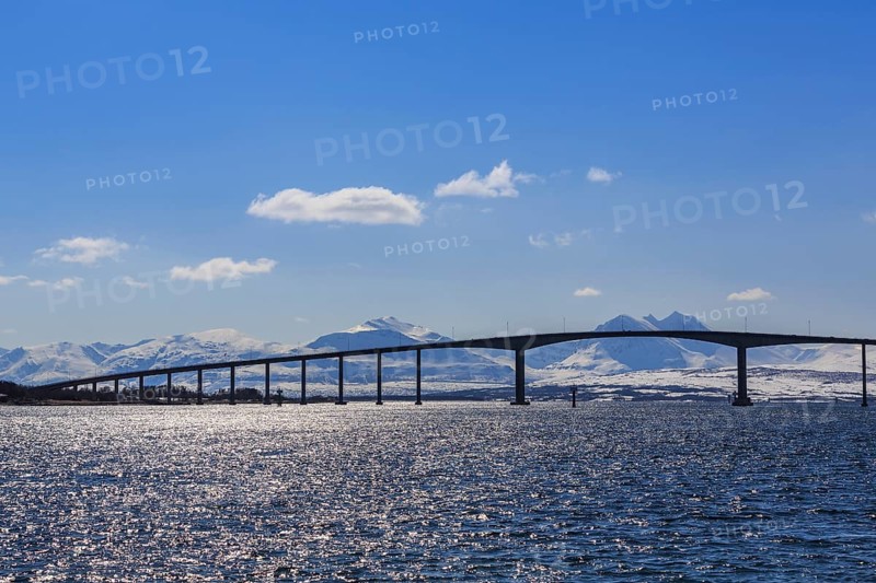 Sandnessund bridge over the Sandnessund in backlight