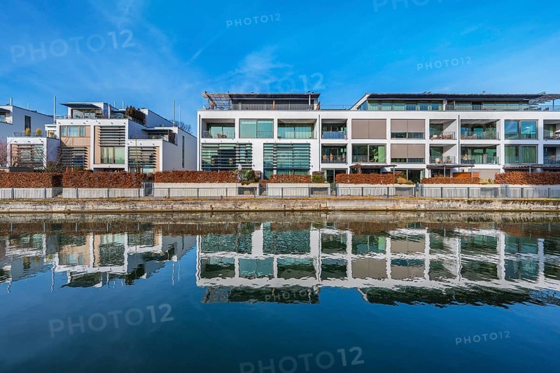 New buildings with roof terraces on the Mangfall Canal