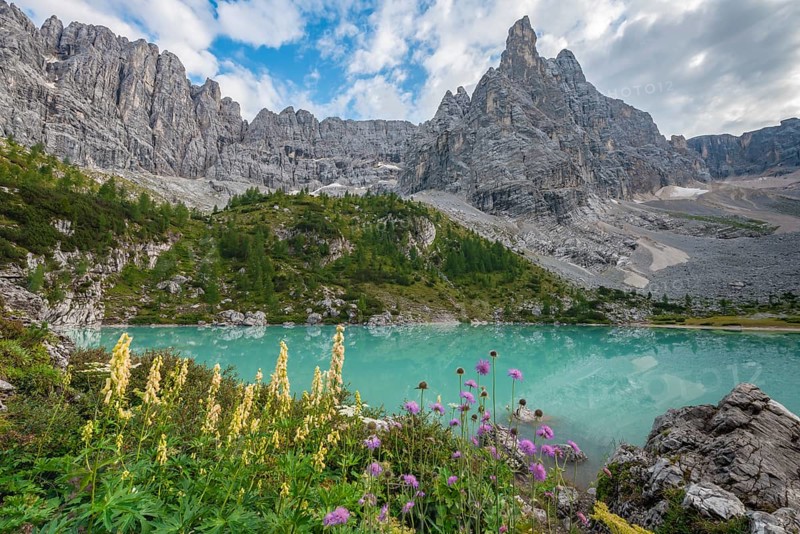 Turquoise-green Sorapis Lake