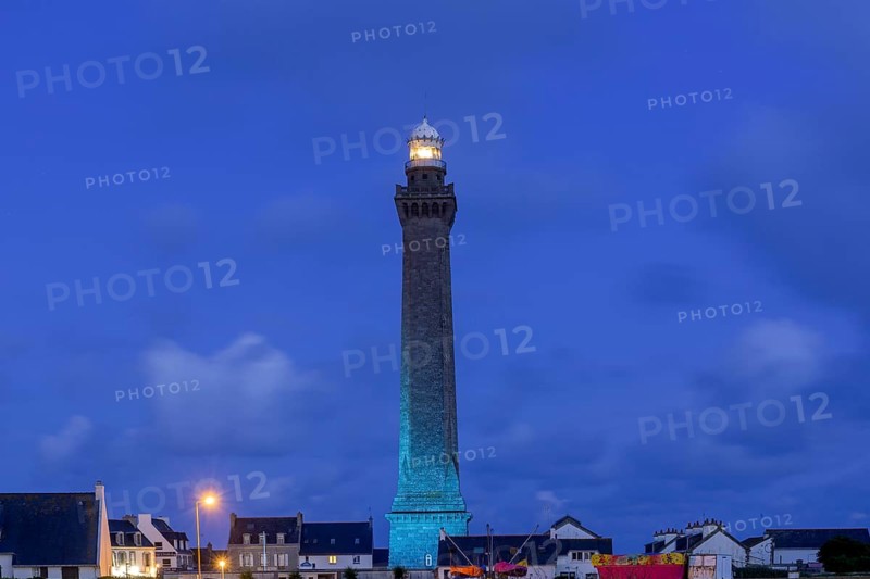 Phare d'Eckmuehl with beacon at dusk