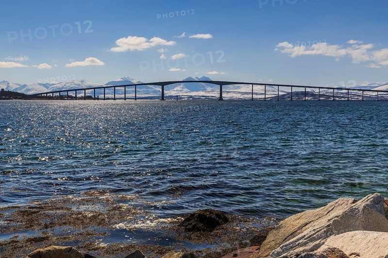 Sandnessund bridge over the Sandnessund in backlight