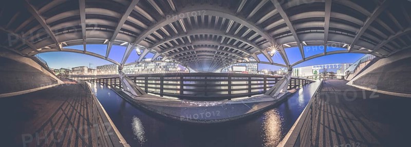 Kronprinzenbruecke from below