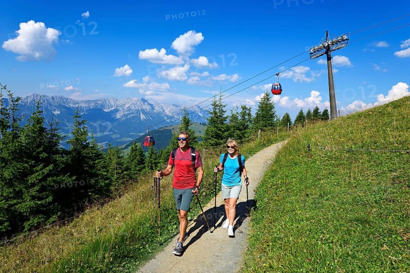 Hikers on the summit panorama trail of the Hohe Salve