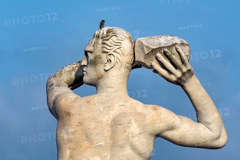 Athlete statue at Stadio dei Marmi