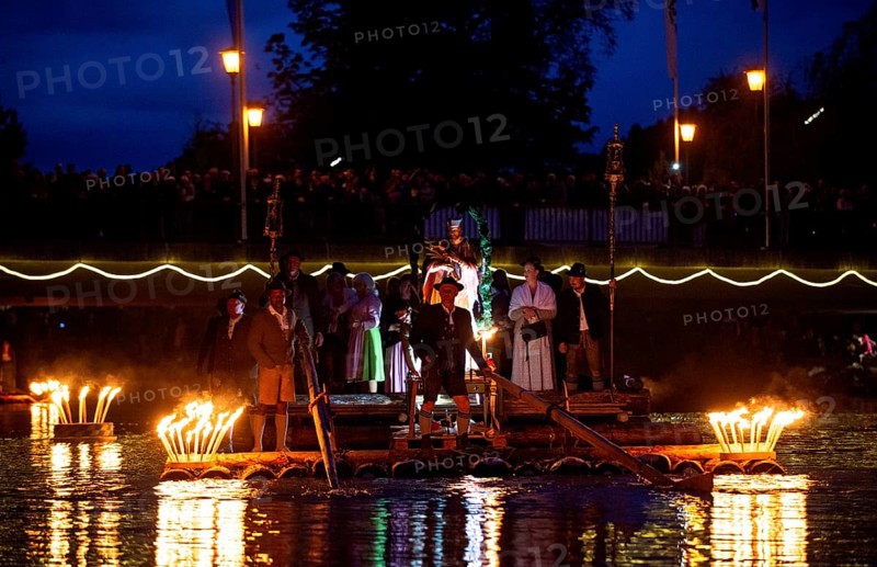 Johanni raft procession