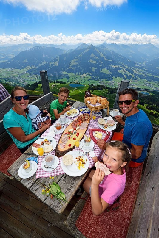 Family eating a snack at the Salvenalm