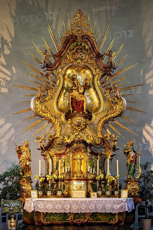High altar with picture of the Painful Mother of God