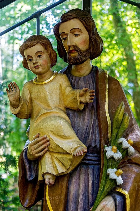 Wooden statue of St. Joseph of Nazareth with the Boy Jesus