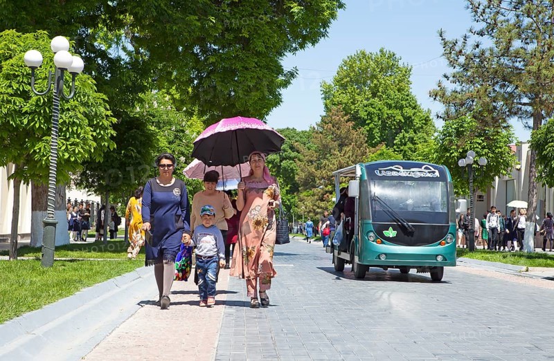 Walker with parasol and golf card on Tashkent Street