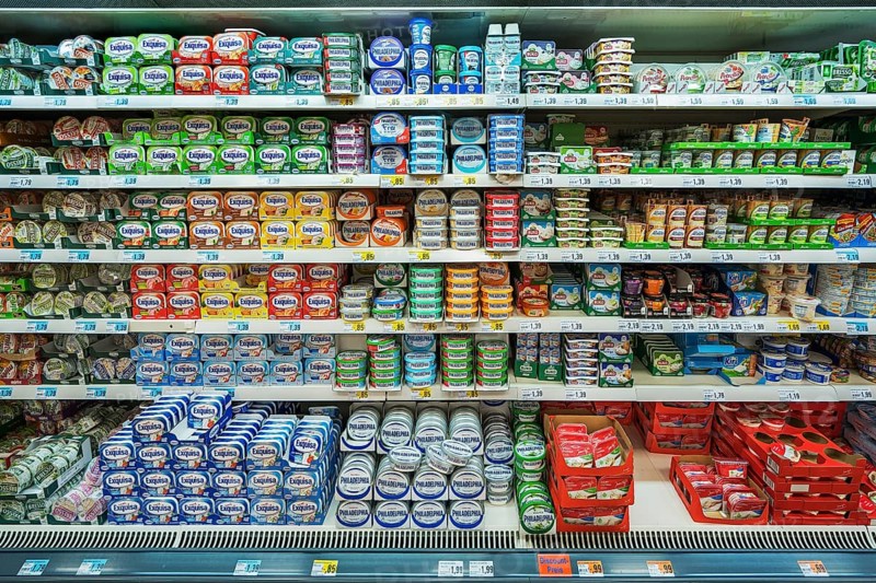 Cooling shelf with cream cheese