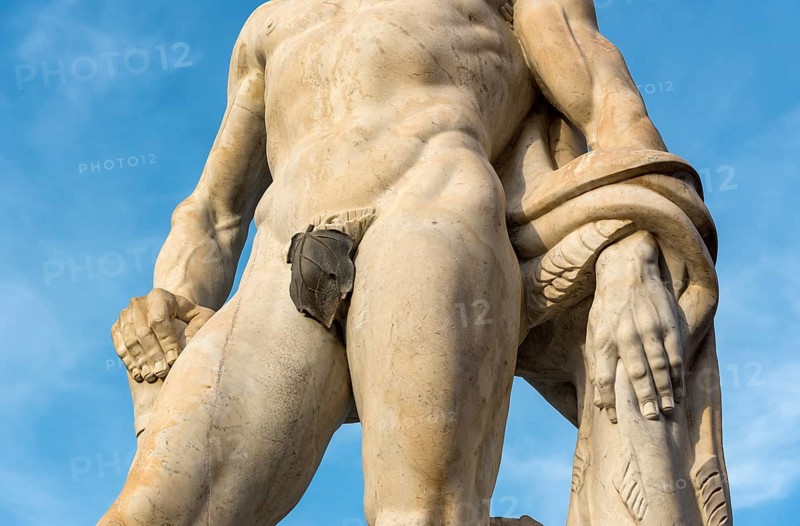 Athlete statue with fig leaf at Stadio dei Marmi
