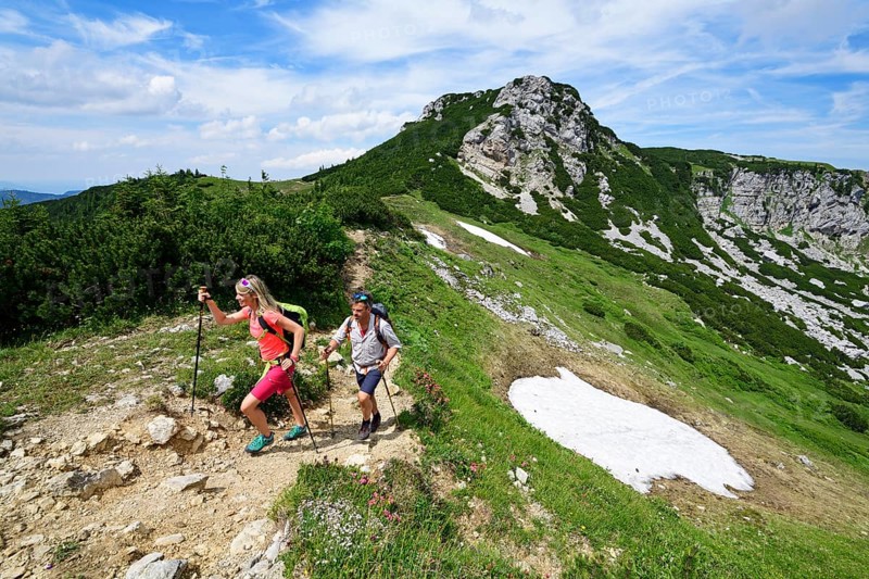 Hikers climbing to the summit of the Geigelstein