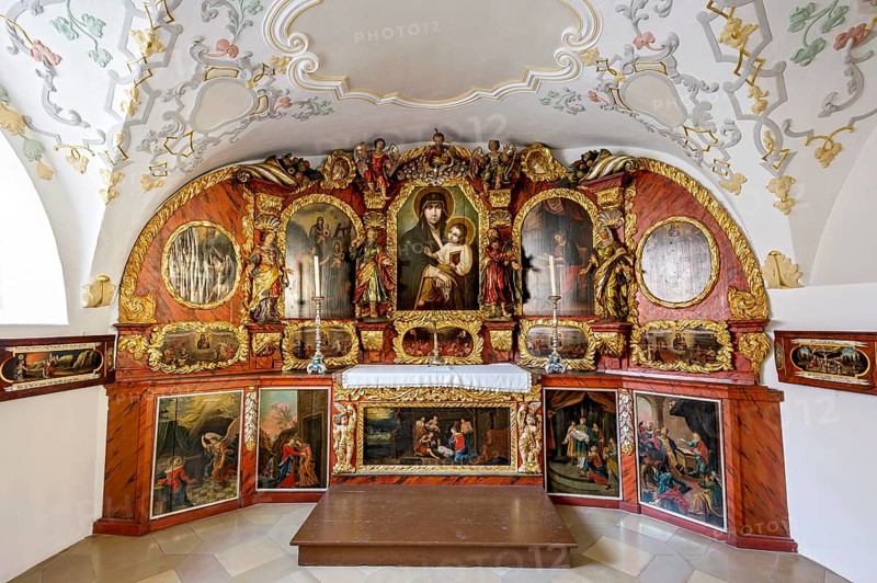 Altar and altar wall with Lucas Madonna
