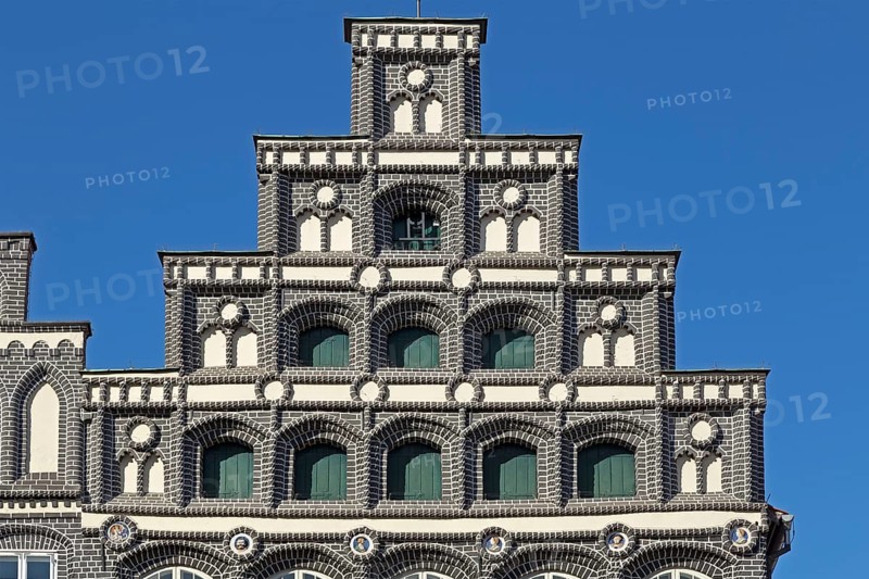Gable of the Chamber of Industry and Commerce