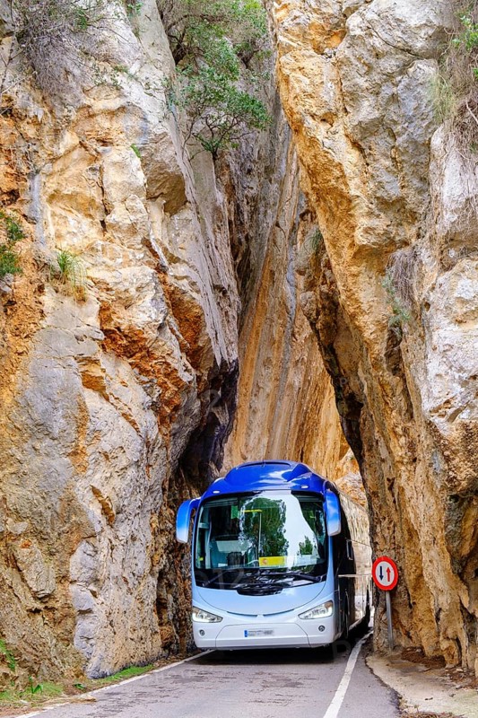 Coach in the rock gate sa Bretxa