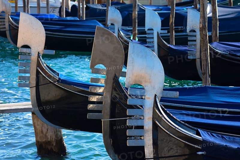 Metal tails on the gondolas